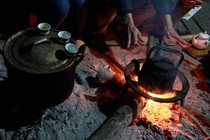 Sưởi ấm than, một người hôn mê