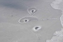 Những lỗ hổng bí ẩn ở băng Nam Cực đến NASA cũng bó tay