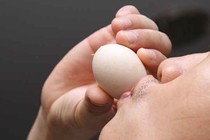 Trứng sống “dưỡng phổi” thổi thêm bệnh