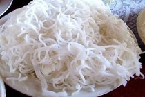 Bác sĩ giật mình vì sợi bún trong bụng trẻ sáng ăn chiều chưa tiêu