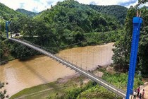 Nhiều doanh nghiệp hứa tặng cầu treo cho vùng khó rồi… “quên“?