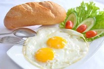 Cholesterol cao vì ăn nhiều trứng, mỡ