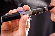 Chuyên gia Anh khuyến khích người hút dùng thuốc lá điện tử