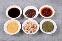 Phân biệt gia vị hết hạn và cách bảo quản giúp có lợi sức khỏe