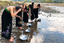 Gội đầu ngày 30 Tết