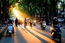 Hà Nội hửng nắng nhưng trời vẫn rét