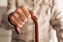 Người bị parkinson có thể bị mùi cơ thể nặng