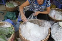 Biến bún “bẩn” thành bún mới nhờ… bột trắng