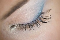 Nhuộm lông mi phải đi bệnh viện