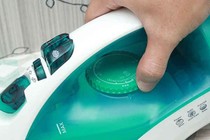 Dùng bàn là hơi, đừng vội vặn núm hơi