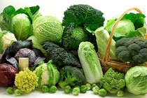 Rau xanh đậm cũng nhiều vitamin A