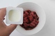 Thịt xào sữa chua giúp da sáng đẹp