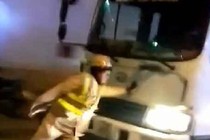 Tạm giữ tài xế lái xe tải lao thẳng CSGT Hà Nội