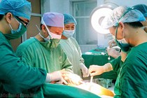 Thay khớp háng thông thường và ít xâm lấn