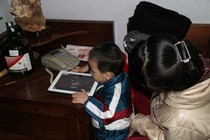 Trẻ mê, “nghiện” công nghệ sẽ dẫn đến những hệ lụy xấu
