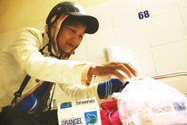 Nụ cười của cô gái 18 năm lấy bệnh viện làm nhà