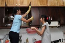 Chuyên gia chỉ cách vệ sinh tủ bếp chống nấm mốc, vi khuẩn