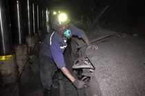 Xuống lòng đất cùng thợ mỏ
