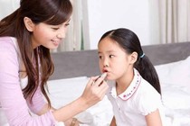 Làm đẹp cho trẻ tiềm ẩn nhiều nguy cơ độc hại