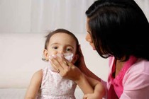 Mùa lạnh, đề phòng bệnh cúm cho trẻ em
