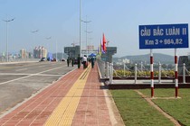 Thông quan cầu Bắc Luân II nối Việt Nam - Trung Quốc