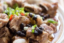 Xương lợn hầm đỗ trọng phục hồi tai biến mạch máu não
