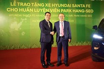 Tập đoàn Thành Công và Hyundai trao tặng xe Santa Fe cho ông Park Hang Seo