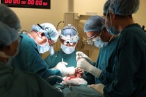 Phẫu thuật thành công cho chàng trai bị biến dạng khuôn mặt do các khối u 