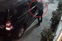 Hàng loạt kẻ trộm mặc áo Grab bẻ gương ô tô tại TP.HCM