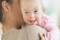 Tuổi mẹ càng cao càng dễ sinh con bị Down