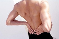 Đau lưng kéo dài do viêm cột sống dính khớp