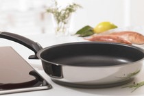Không dùng bình xịt chống dính