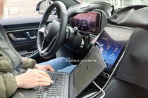 Mercedes-Maybach S-Class 2020 lộ khoang nội thất với màn hình siêu khủng