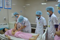 Cắt khối áp xe phần phụ lớn cứu sản phụ và thai nhi  