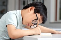  Gù vẹo cột sống vì bàn gấp tiện ích