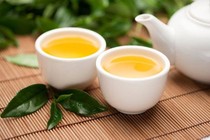Gút sưng đau do uống nước trà pha lâu