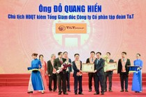 “Bầu Hiển” ủng hộ hơn 8 tỷ đồng tiếp sức đồng bào miền Trung vượt lũ