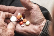 Nhiễm độc gan, suy thận vì dùng thực phẩm chức năng