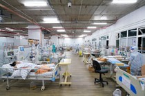 SARS-CoV-2 sau khi xâm nhập và gây bệnh sẽ  làm phổi bị xơ sẹo, dẫn đến giảm khả năng hô hấp bình thường và gây nên tình trạng khó thở. 