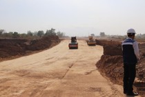 Thiếu vật liệu thi công cao tốc Bắc Nam.