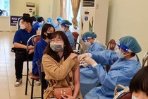 Lo lắng văcxin hết hạn, phụ huynh "quay xe", dừng tiêm cho con
