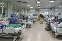 Báo động tình trạng người Hà Nội test nhanh dương tính tự đến cơ sở điều trị tầng 2 – 3