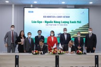 Ông Eric Auschitzky, Giám đốc Nhà máy Sanofi Việt Nam và ông Nguyễn Việt Hùng, đại diện BSB Nanotech ký kết hợp tác.