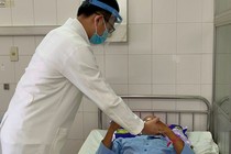 Hy hữu: Người đàn ông tự đóng đinh vào đầu