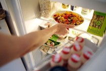 Nhiễm khuẩn viêm não mô cầu sau khi sử dụng thức ăn thừa 