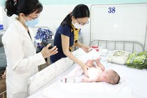 Nhiều trẻ nhỏ tháng bị viêm da cơ địa nặng, nhiễm trùng vì tự điều trị