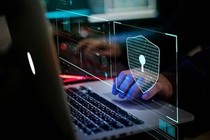 Hacker nhắm vào người dùng cuối cùng: ﻿﻿ Bảo mật OTP cũng không an toàn
