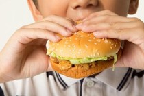 Chế độ dinh dưỡng, sinh hoạt của trẻ mỡ máu cao