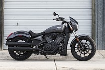 Victory ra mắt môtô thể thao Octane “giá mềm” đấu Harley