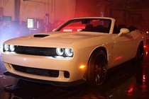 Cắt mui, Dodge Challenger Hellcat "đội giá" lên 3,1 tỷ